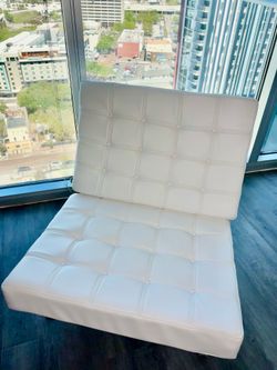 Barcelona chair, white leather