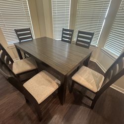 Dining Table And 6 Chairs 