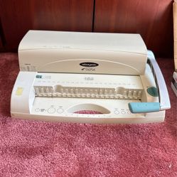Wilson James GBC Binder CB256 And Combs