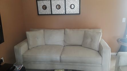 beautiful completely new set of sofa AMERICA SIGNATURE excellent condition measures large sofa 85 long, 43 deep, 31 high.Sofa small 60 long