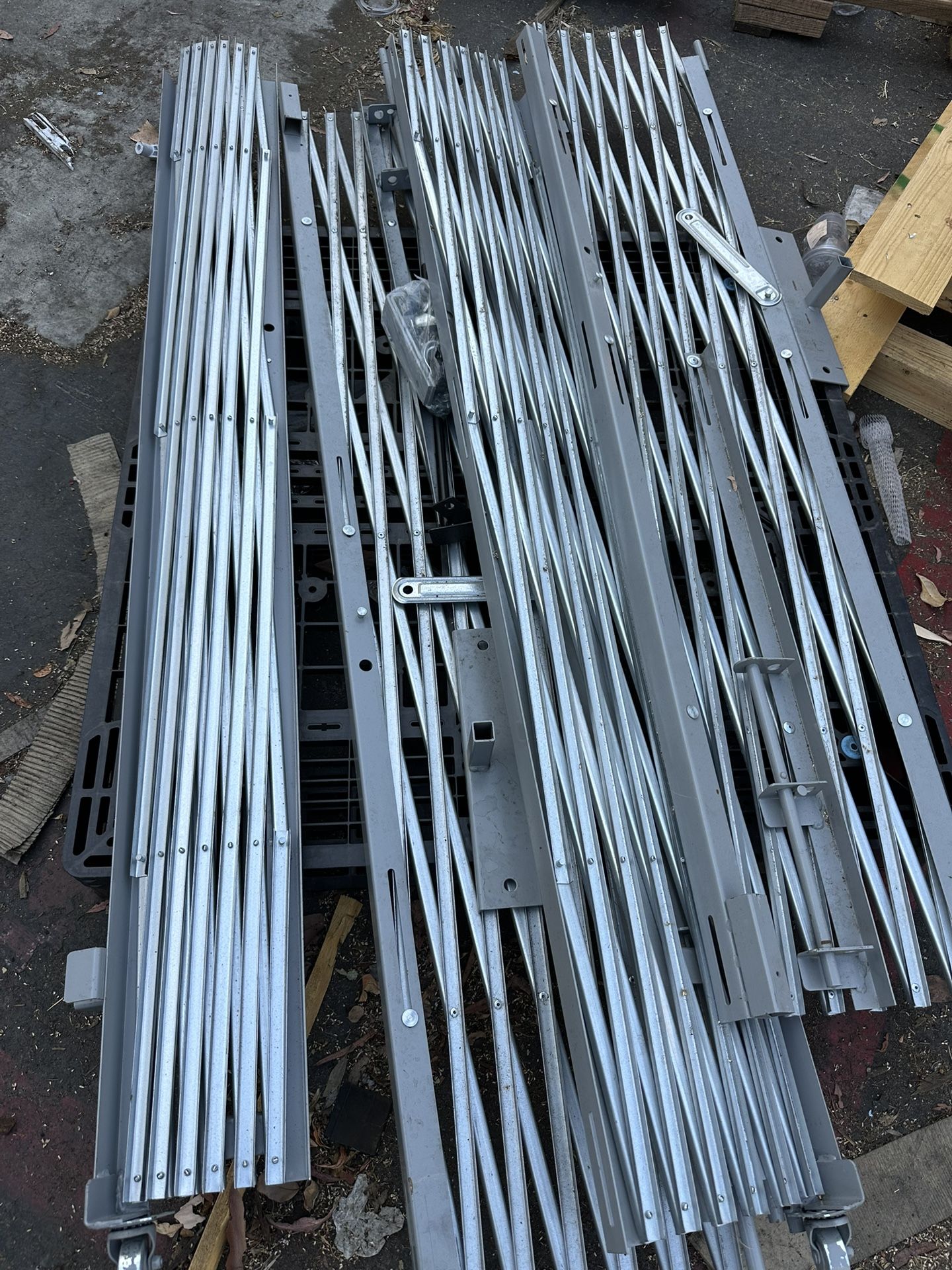 Folding Security Gate - 8-10' x 8'