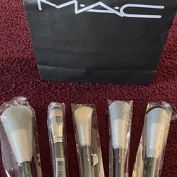 MAC makeup Brushes Brand New 129S 170 168S 150S Serious inquiries only Pick up location in the city of Pico Rivera  