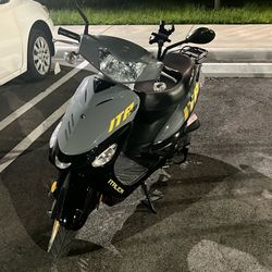 Moped scooter