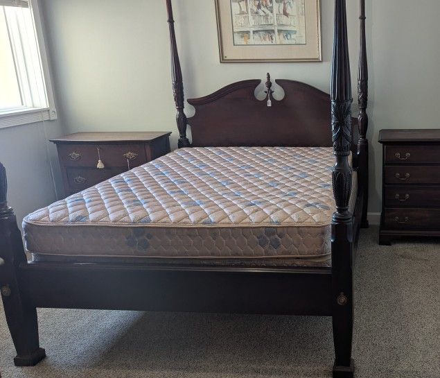 4-poster Queen Bed
