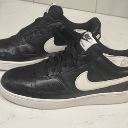 NIKE COURT VISION LOW - SIZE 9 