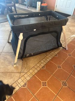 Travel crib