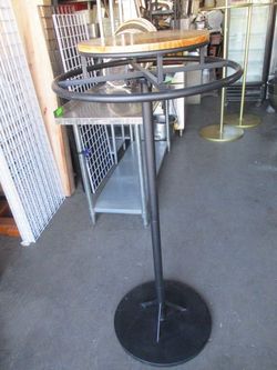 Round Commercial Clothing Display Rack