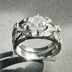 NEW Elegant 2 Carat Silver Ring Set