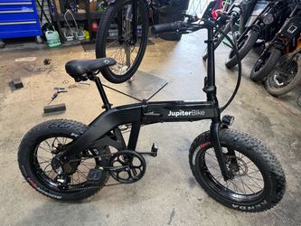 Jupiter Electric folding bike, working