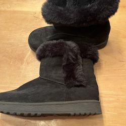 Size 8 Women’s Slip-On Boots
