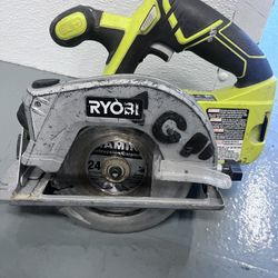 RYOBI 18v One+ 5-1/2 Cordless Circular Saw 