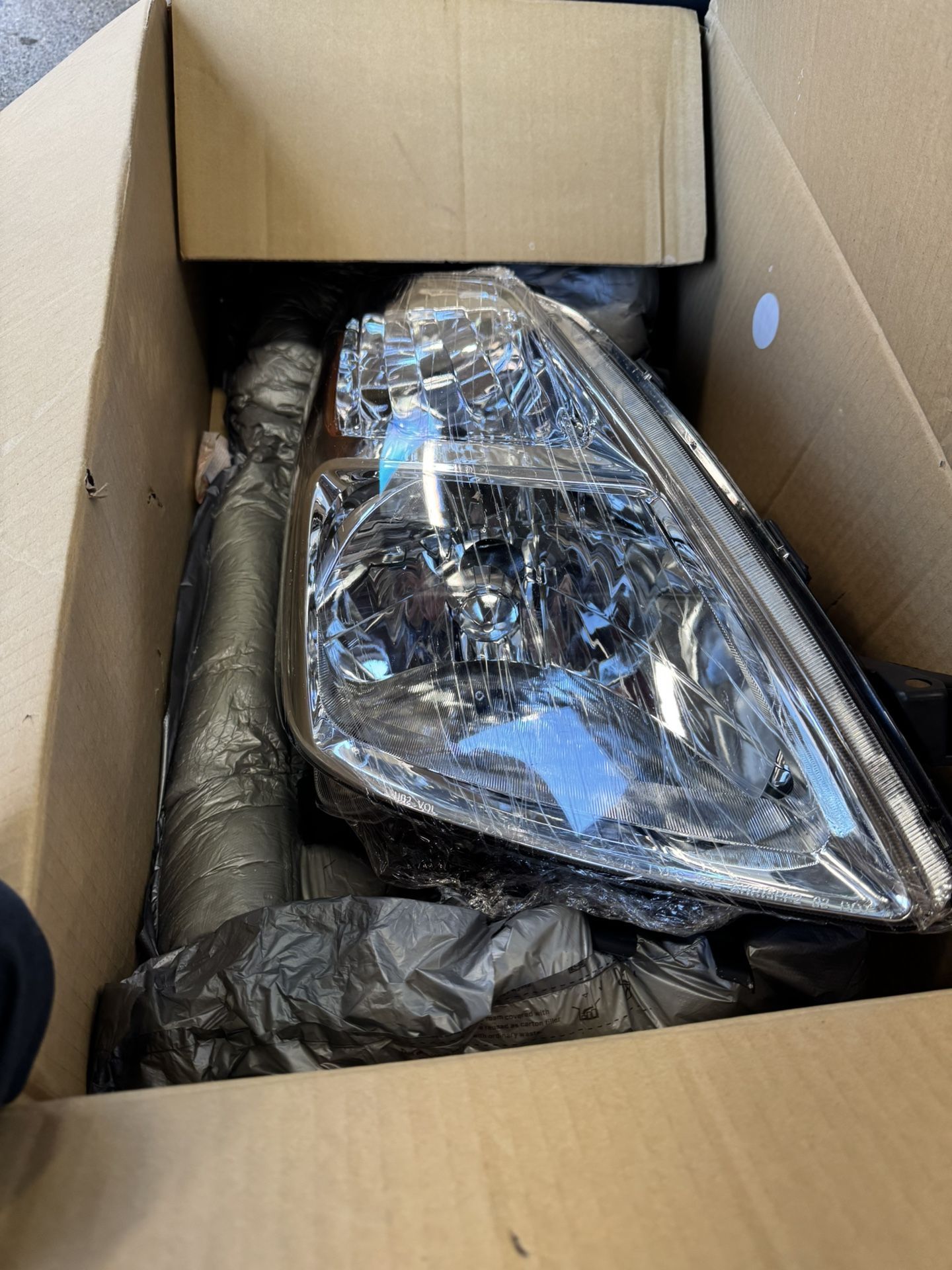 Prius 04-06 Passenger Headlight 