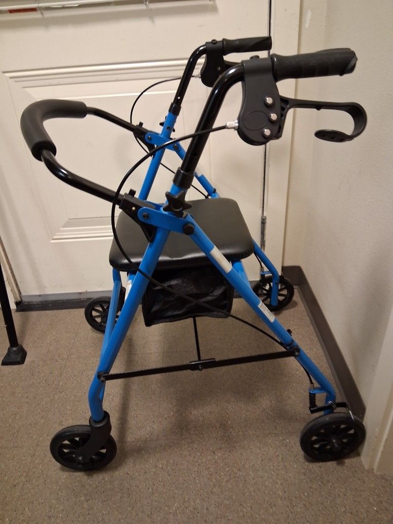 Walker 💙 Gardian Walker Cornflower Blue Best Buy 👌 Sturdy! Pro Assembled... Nice Walker for Hims 💪  💙or...hers ! 😉   💕 