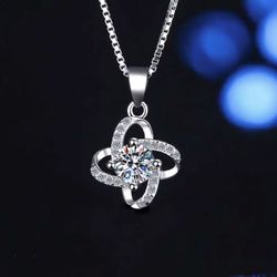 Exquisite S925 Sterling Flower Silver Diamond 1CT VVS1 Moissanite Pendant Necklace 