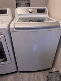 Washer and gas dryer. 2023 LG