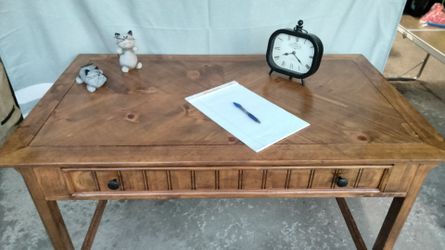 Beautiful refurbished wooden desk with pull out drawer.