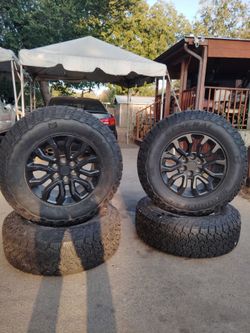 General
Grabber A/TX 275/70R18