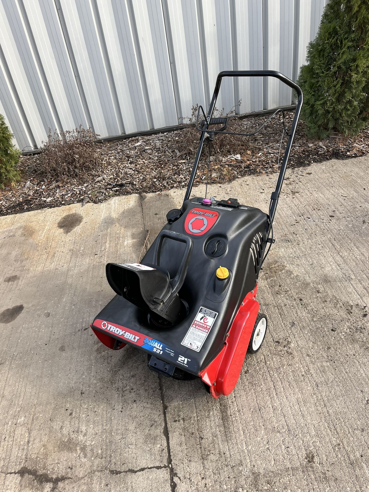 For sale a troy bilt squall 521 snow blower. 21 inch wide,5hp 4cycle motor,electric start. It is in good working condition.