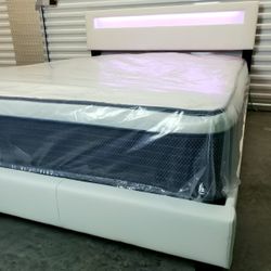 NEW QUEEN PILLOW TOP MATTRESS and BOX SPRING. Bed frame not included 👍