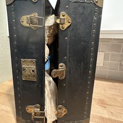 Vintage Doll trunk with HP doll