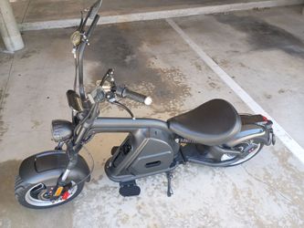 ELECTRIC BIKE - WIDE TIRE, GOOD CONDITION,  RUNS GOOD, MISSING BATTERY, & CHARGER .