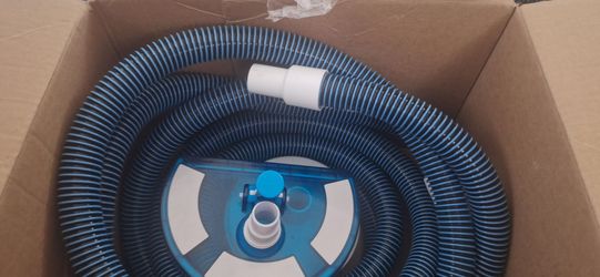 Swimming pool hose with pool plate and brush