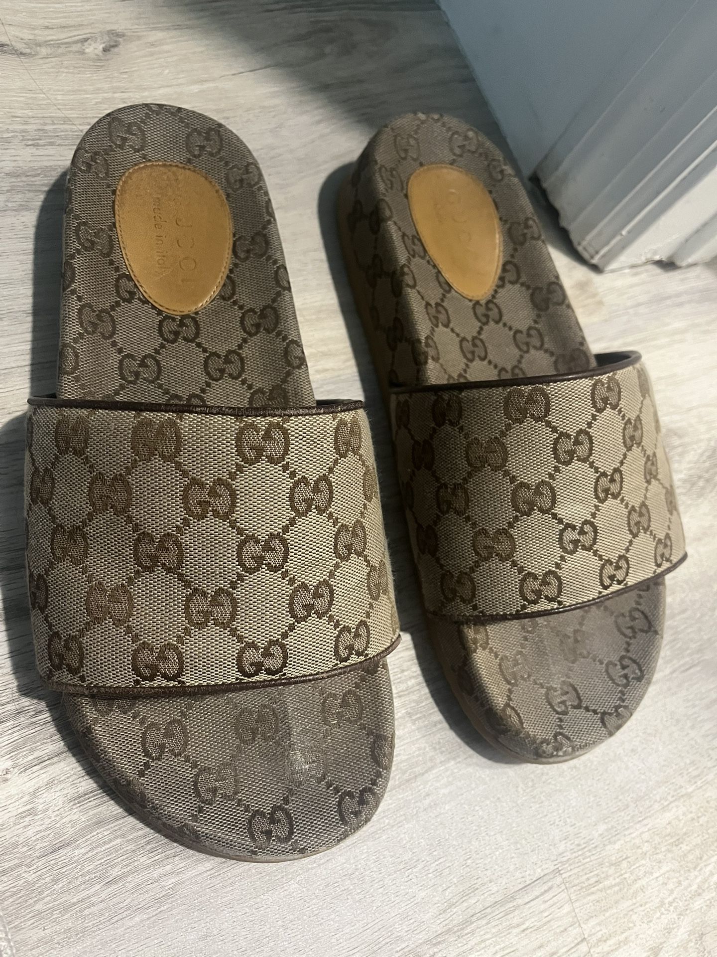 Men’s Gucci slides Size 11