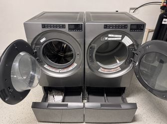 Whirlpool Front-Load Washer and Dryer Set with Pedestals