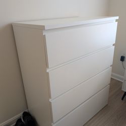 Modern White 4-Drawer Dresser - Excellent Condition