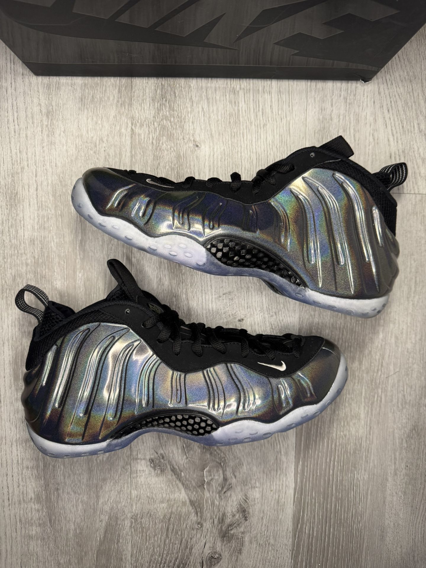 Size 10 - Preowned Nike Air Foamposite One "Hologram" 314996-900