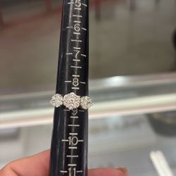 White Gold 14kt Size 9 Diamond Ring 5.7 Grms 