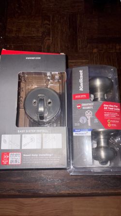 Door knob and deadbolt set