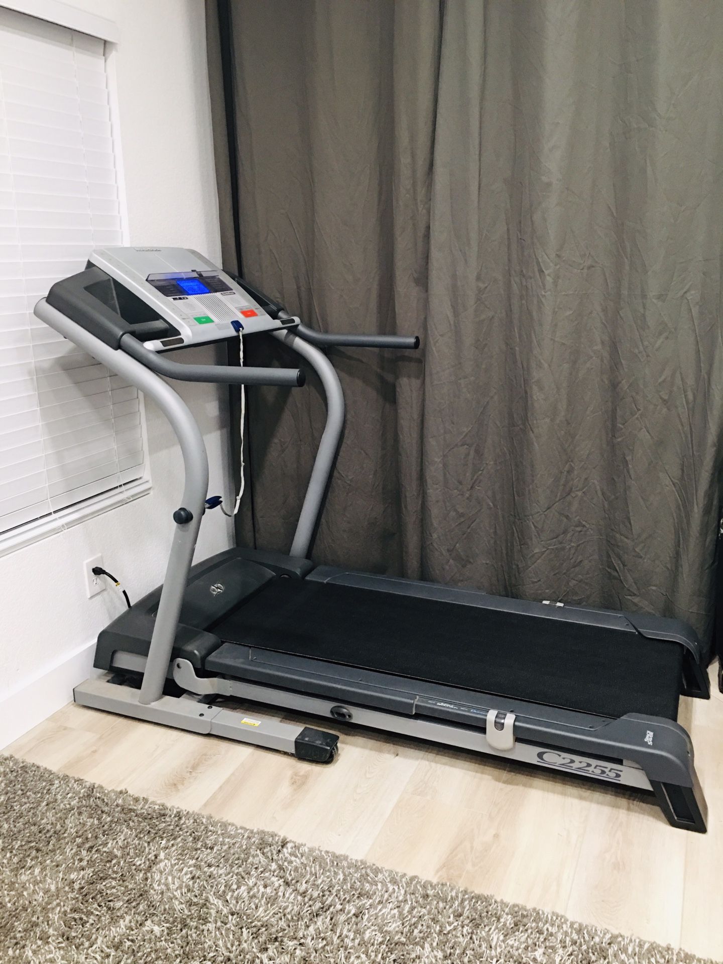 Need this for your home gym? Nordic Track NordicTrack C2255 Tread Mill