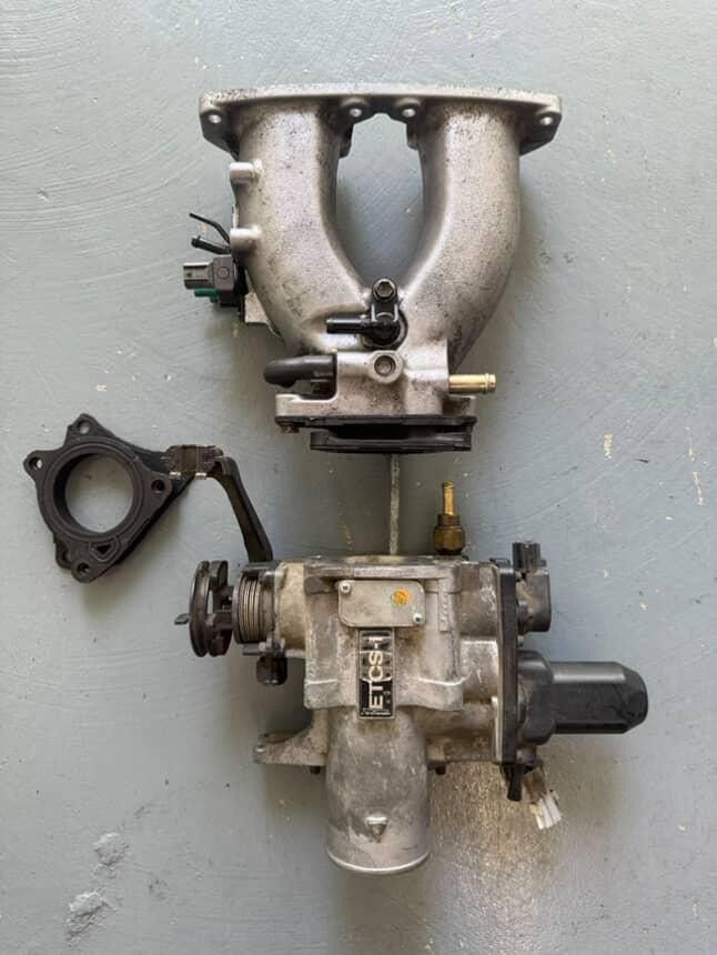 Throttle Body / Manifold For Lexus Is300