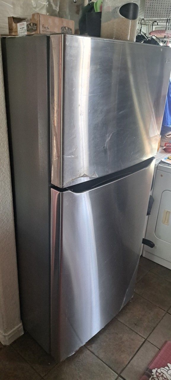 ALMOST LIKE NEW. I BOUGHT IT LIKE 6 MONTH'S AGO OR SO...CHECK OUT MY PAGE FOR MORE...