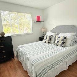 Moving Sale - Queen Bedroom Furniture Set – 4 Pieces, No Mattress – $400