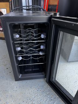 Mini Wine Fridge - 8 Bottles
