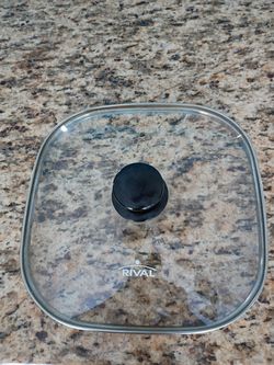 Fryer pan lid Rivel with steam release valve