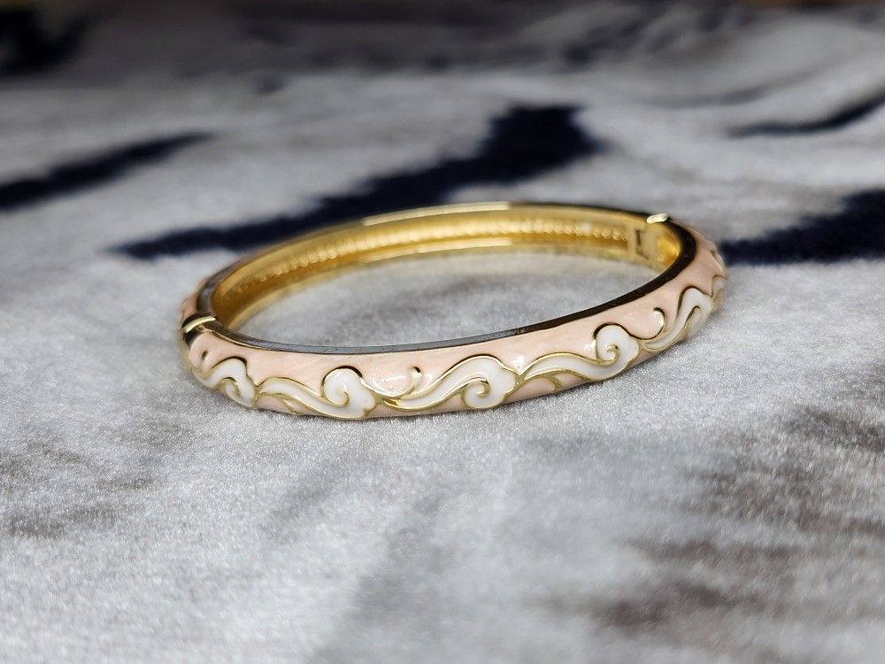 Gold plated alloy pink sand enamel white cloud bangle