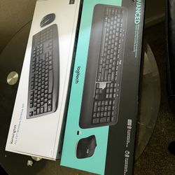 Logitech MK540 Advanced Wireless Keyboard and Mouse Combo for Windows, 2.4 GHz Unifying USB-Receiver, Multimedia Hotkeys, 3-Year Battery Life, for PC,