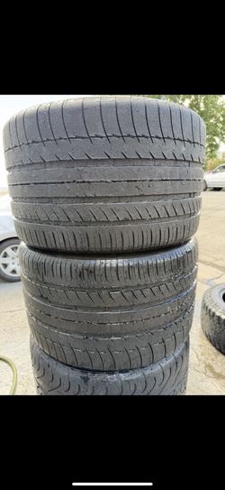 18” 2 used tires 335/30R18 michelin 