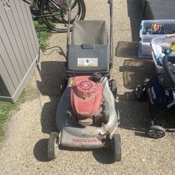 Honda Mower With Bagger 