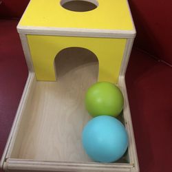lovevery object permanence box w/new balls