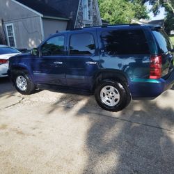 2007 Tahoe Crate motor 5.3. Low Miles On Motor Runs Good. 3rd Row Seats