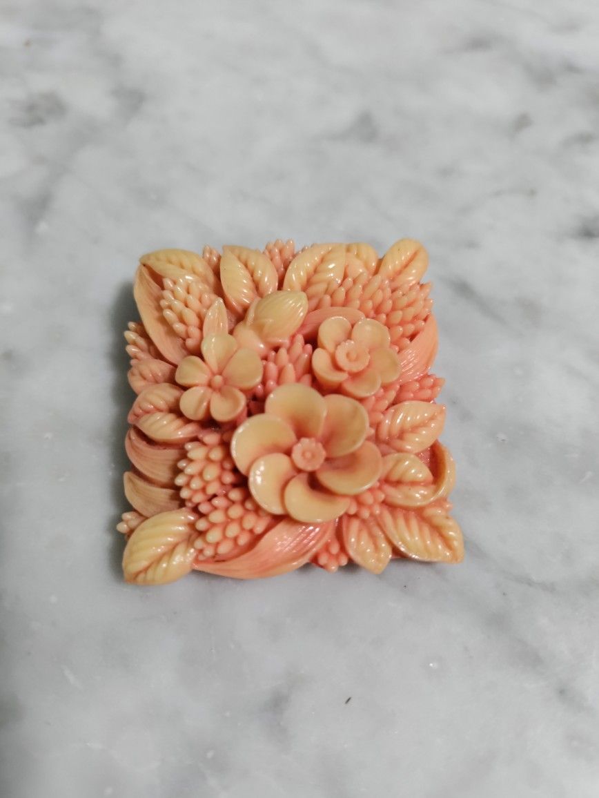 Vintage Flower Carving Plastic Pin