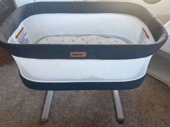 Baby Bassinet with Mesh Sides