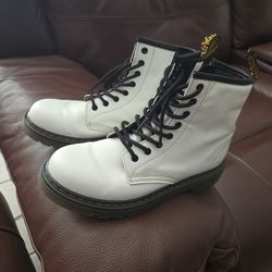 DR. MARTENS size 4