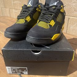 Air Jordan 4 Retro “Thunder” Size 11
