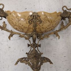 Wong Lee Porcelain Floral Vas Excellent Condition 