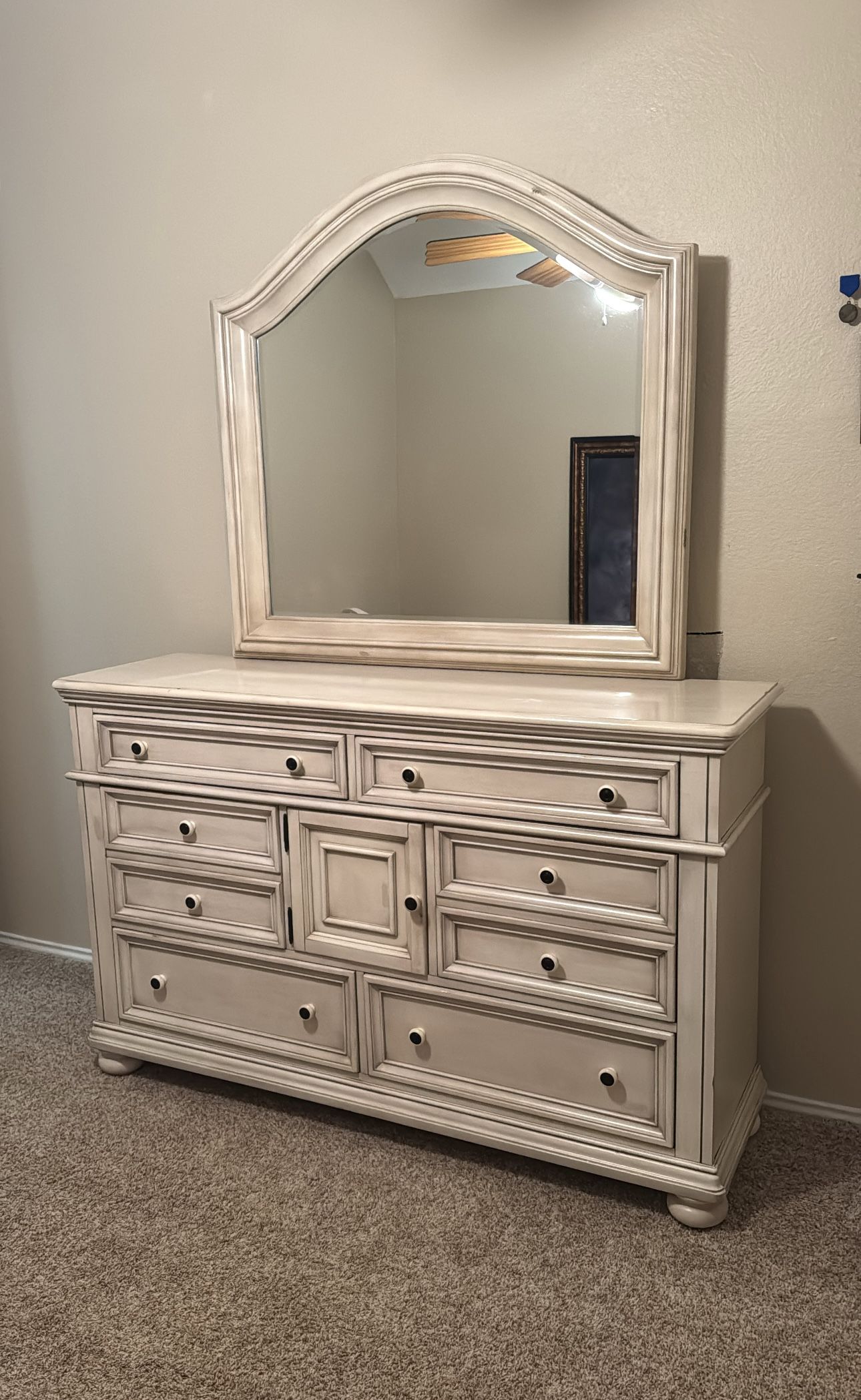 Antique white dresser with matching mirror. - joarbit.com Antique white dresser with matching mirror. - joarbit.com